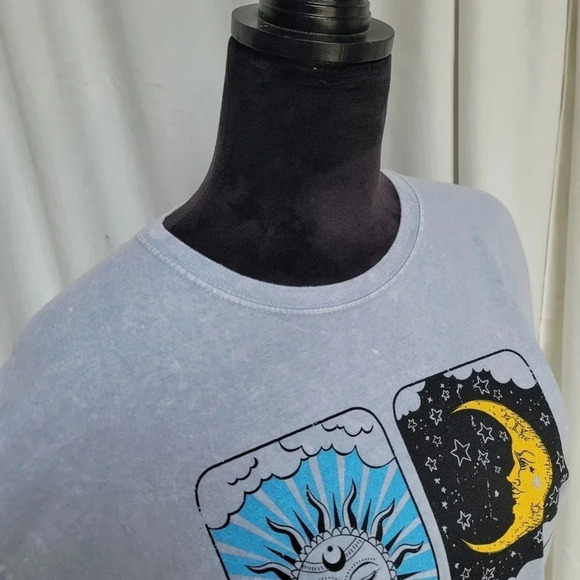 ACEMI WOMEN'S LIGHT BLUE CROPPED TEE SIZE LARGE SUN MOON SHORT SLEVE T-SHIRT - Picture 2 of 8